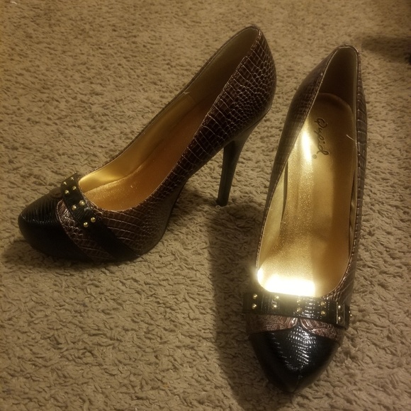 Heels - Picture 3 of 4